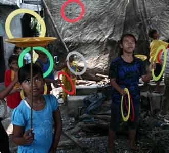 Melongok Sanggar Sirkus Cilincing