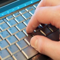 Icon+ dan Inti Protes Tender Internet Kecamatan