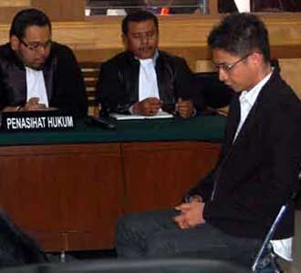 Pasha Ungu Tertunduk Lesu