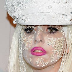 Lady Gaga Dituntut Mantan Pacar Rp 319 Miliar