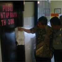 Mendiknas Sidak Gudang Penyimpan Naskah UN di Polsek Genteng