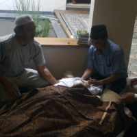 Menjaga Cucu di Australia, Istri Pertama Ebet Tak Hadir