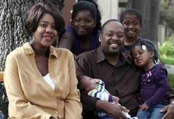 Ibu Melahirkan Selamat dengan Bantuan 2 Anaknya