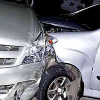 Tiga Mobil Tabrakan Beruntun di Kebon Sirih