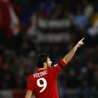 Tiga Gol Vucinic Menangkan Roma 