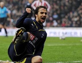 Atasi 10 Pemain Stoke, Spurs Kokoh