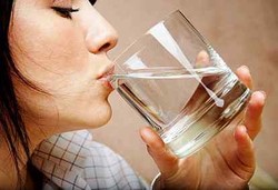 Cegah Gangguan Kesehatan Dengan Minum Air