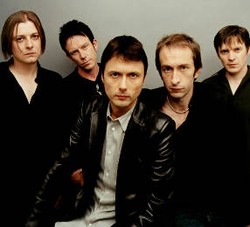 Suede Terharu Bisa Konser Reuni