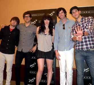 Cobra Starship Berpose di Jakarta