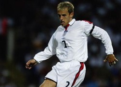 Phil Neville Kejar Kesempatan Terakhir