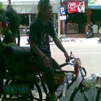 Anak Punk asal Gunung Kidul Bersepeda Keliling Indonesia 