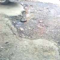 Selama Hujan, Lubang di Jalan Ibrahim Adjie Makin Besar