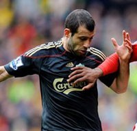 Fergie Nilai Mascherano Layak Dikartu Merah