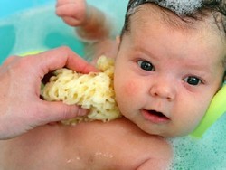 Merawat Kulit Halus Si Buah Hati