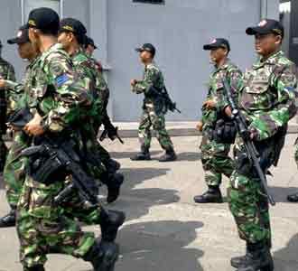 Pasukan TNI Menuju Malaysia