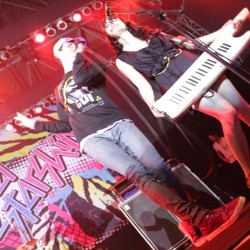 Cobra Starship Bikin Remaja Ngedance