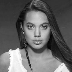 Foto Jadul Angelina Jolie Dilelang