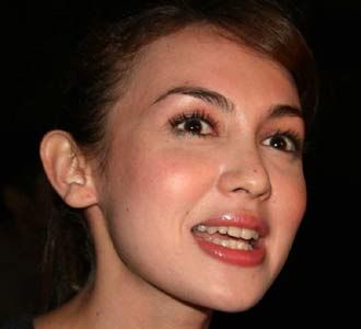 Bibir Merah Rianti Cartwright