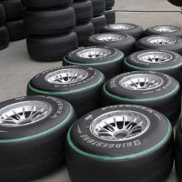 Respon Berbeda atas Keputusan Bridgestone 