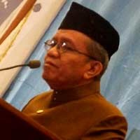 Taufiq Ismail Baca Puisi di Sidang MK