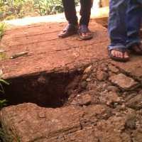 Siap Direlokasi, Warga Selamatkan Material Bangunan