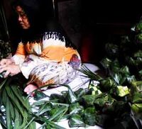 Para Pembuat Kulit Ketupat