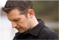 Mengapa Pria Bertingkah Aneh Setelah Usia 40 Tahun?