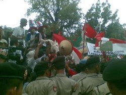 Demo Pedagang Ayam Ricuh, Satu Orang Diamankan Polisi