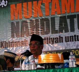 Hasyim Muzadi Bacakan Laporan