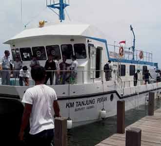 Kapal Survei KM Tanjung Perak Meluncur