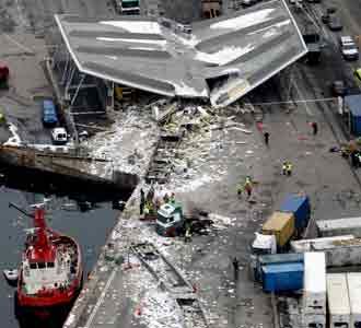 Kereta Barang Tabrak Bangunan