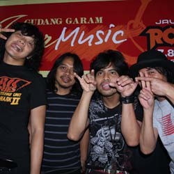 GIGI Nggak Ngotot Bikin Lagu Berbahasa Inggris