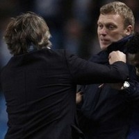 Bola Bikin Mancini & Moyes Dikartu Merah
