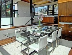 Nyaman Dalam Ruang Makan Mungil