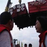 Karena Hujan, Dua Kontainer Sampah Digantung di Monas 