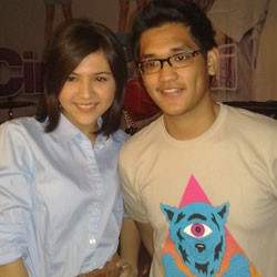 Suasana Romantis, Afgan Spontan Cium Tangan Olivia Jensen