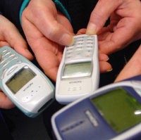 Regulator Biarkan Operator Perang SMS Gratis