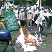 Kutuk Sikap Israel, PKS Lamongan Bakar Simbol Yahudi