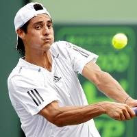 Federer Ditantang Lapentti 