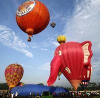 Tiket Habis, Ratusan Pengunjung Kecewa Tak Bisa Naik Balon Udara