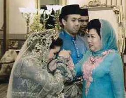 Krisis Suksesi di Istana Mertua Manohara Kian Tajam