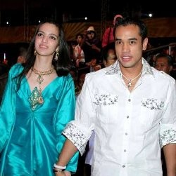 Nia Ramadhani Siapkan 9 Baju Pengantin 