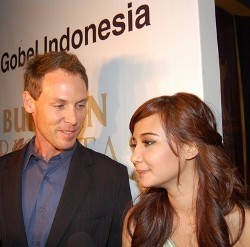 Mark Sungkar Marah Zaskia Dipacari Cowok Bule 