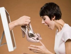 Para Perempuan Antri Susu Anlene Demi Sepatu Impian