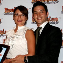 Mike Lewis Tak Khawatir Wajah Tampannya Lecet-lecet