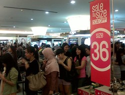 Hebohnya Suasana Late Night Sale