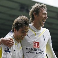 Spurs Mantap di Posisi Empat