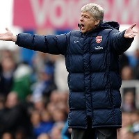 Wenger Sebut Arsenal Naif