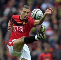 Terancam Sanksi, Vidic Bisa Absen Lawan Chelsea 