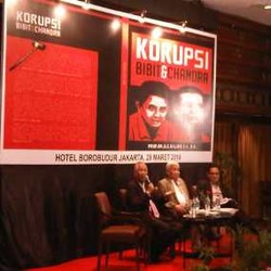 OC Kaligis Marah, Luncurkan Buku Korupsi Bibit-Chandra